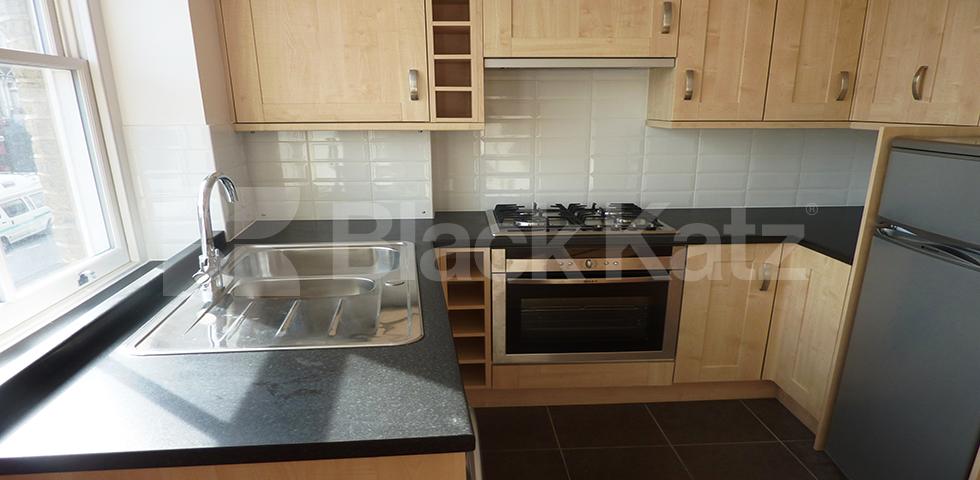 			STONES THROW TO CAMDEN HIGH STREET & TUBE!, 1 Bedroom, 1 bath, 1 reception Flat			 Camden Road, Camden